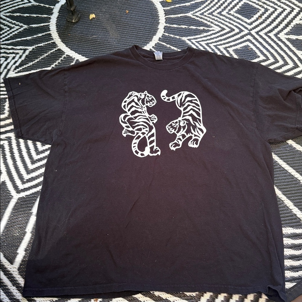 Tiger Graphic Tee. Heavy 100% Cotton T-Shirt, Gildan, XL